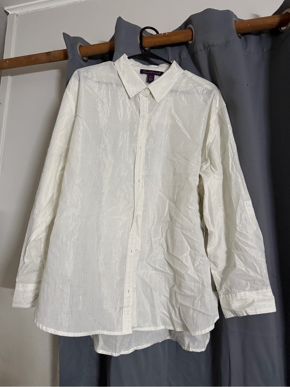 Womens White Long-Sleeve Button-Up Shirt